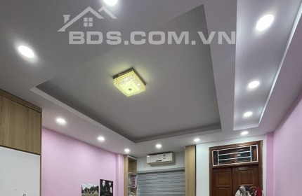 Bán nhà Nguyễn Lương Bằng, Đống Đa, ngõ nông rộng, nhà đẹp ở luôn 40 m2, 5 tâng chỉ 4.5 tỷ.